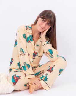 Cuando de sorprender se trata, todos buscamos regalar algo único, de calidad y especial… 💘

¡Nuestra pijama *Virgencita* se ha vuelto de las favoritas! ✨💒

Últimas disponibles en la web: www.widwild.com